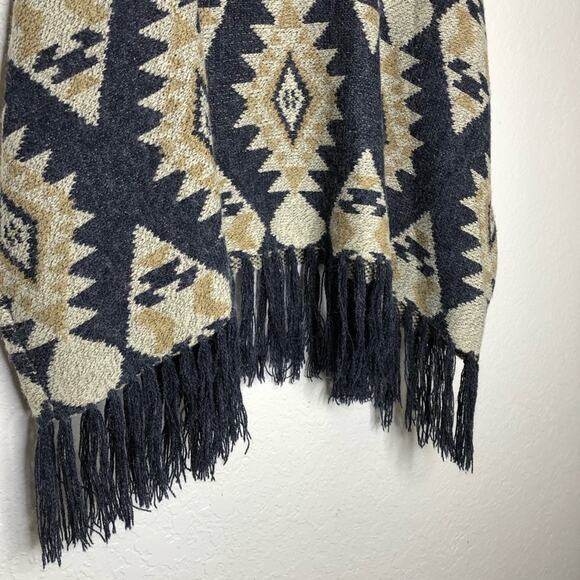 II Sisters cream gray gold Aztec southwestern fringe poncho style sweater S / M - Picture 13 of 15